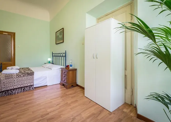Rooms77 Centro Storico 게스트하우스 3*